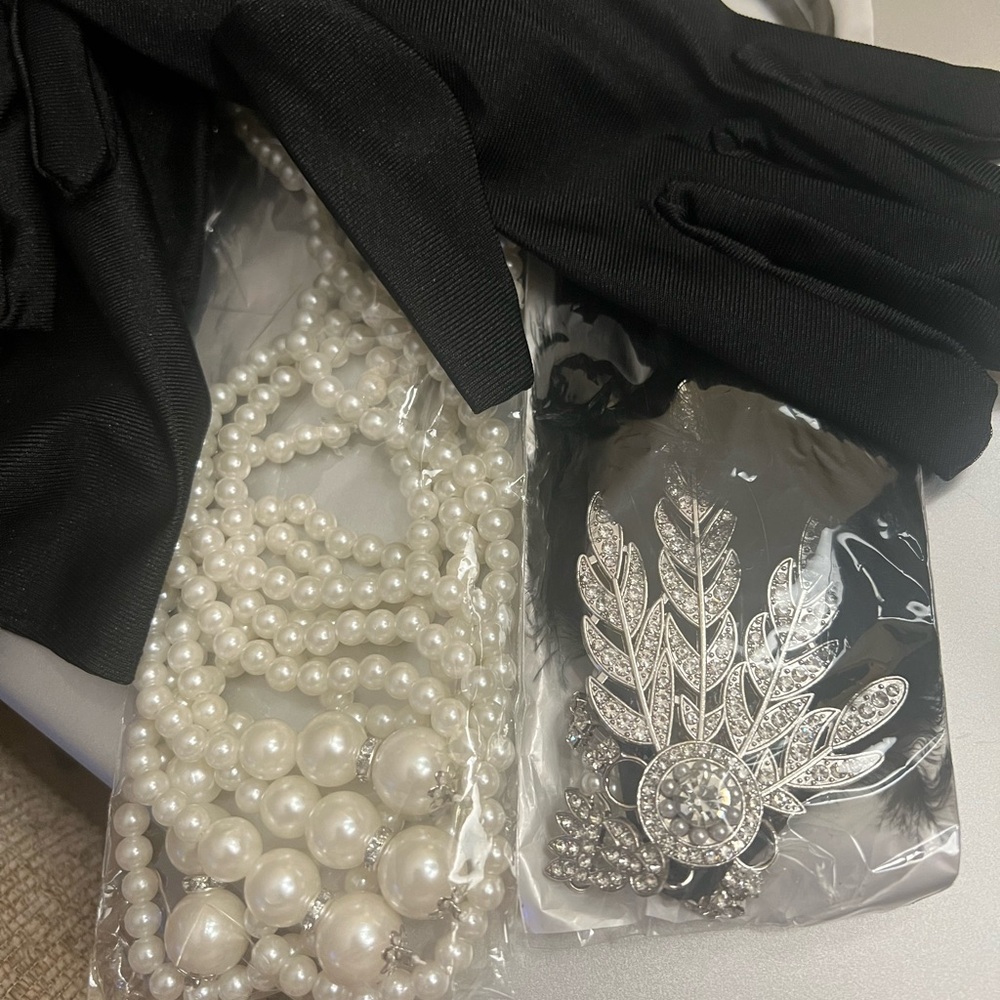 Flapper - Elegant Black Gloves with Pearl Necklace and Silver Brooch